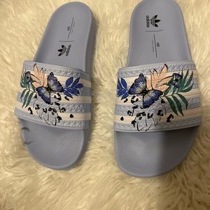 Adilette Adidas slide kids size 7y 5y and 4y